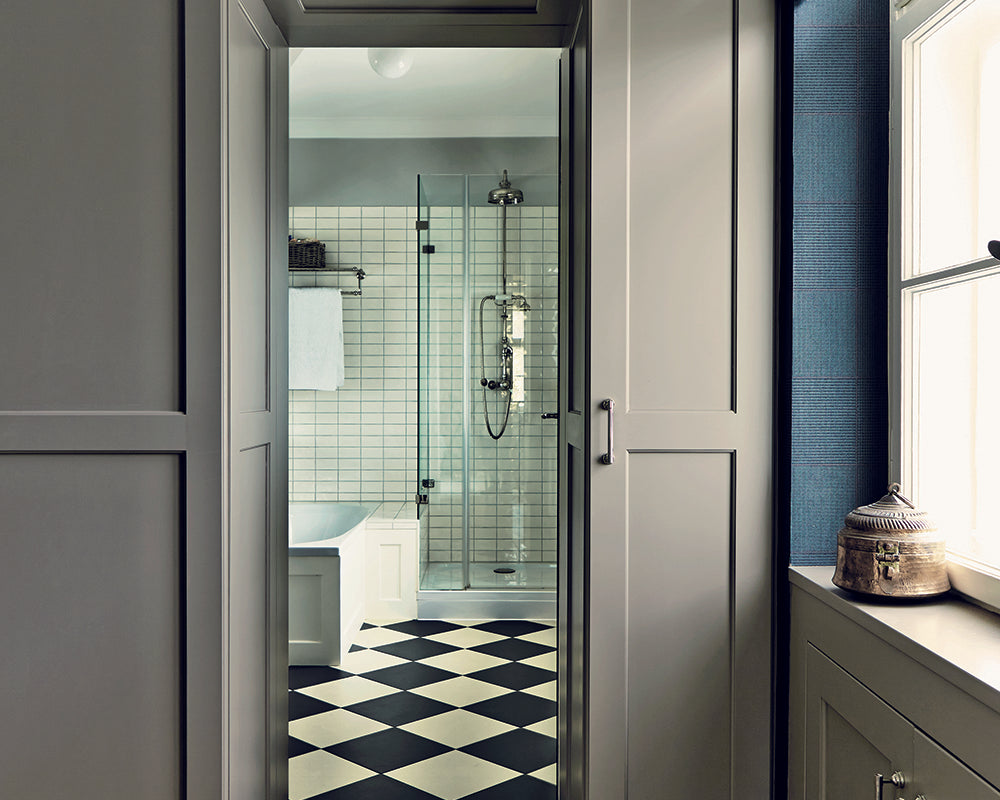 Charleston Gray 243 paint by Farrow & Ball on the woodwork of a hallway