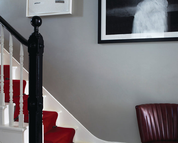Hardwick White 5 paint by Farrow & Ball on the walls of a hallway