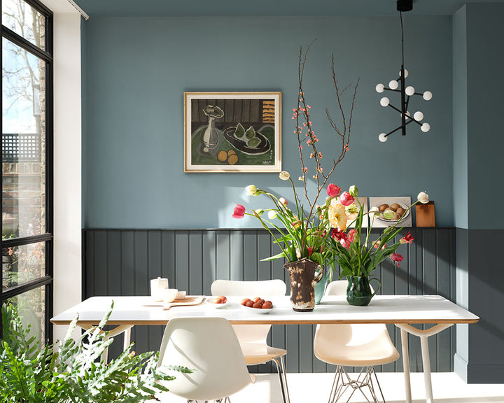 Hopper Head 305 paint by Farrow & Ball used on panelling in a dining room