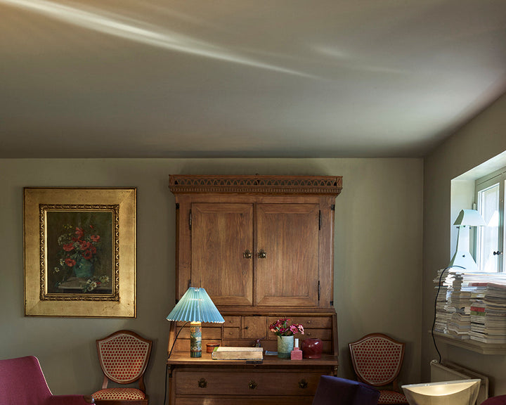 Light Gray 17 paint by Farrow & Ball in a cottage with traditional furnishings