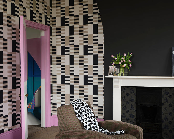 Shallot CB3 paint by Farrow & Ball on the woodwork of a living room