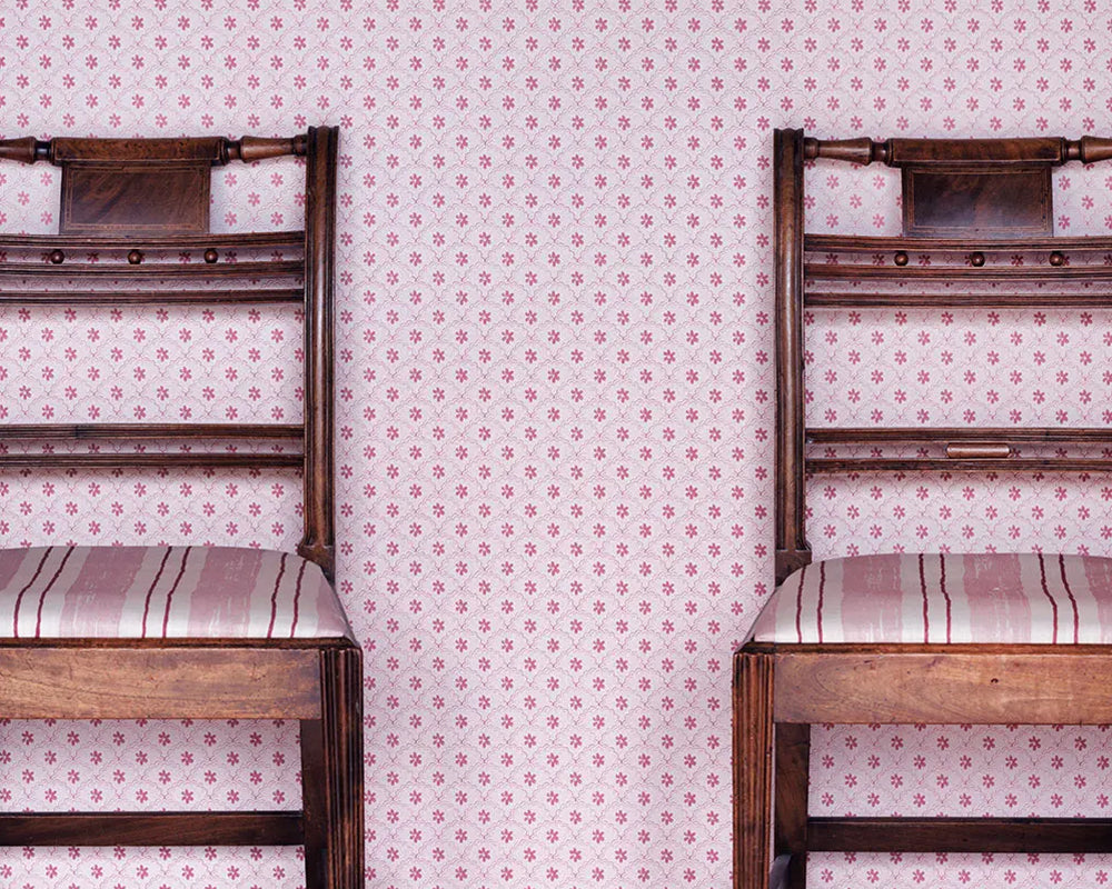Barneby Gates Daisy Scallops Wallpaper