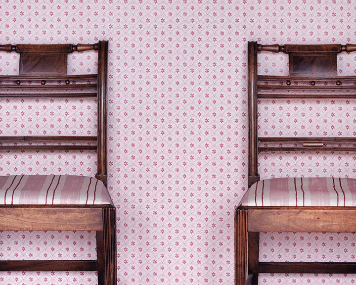 Barneby Gates Daisy Scallops Wallpaper