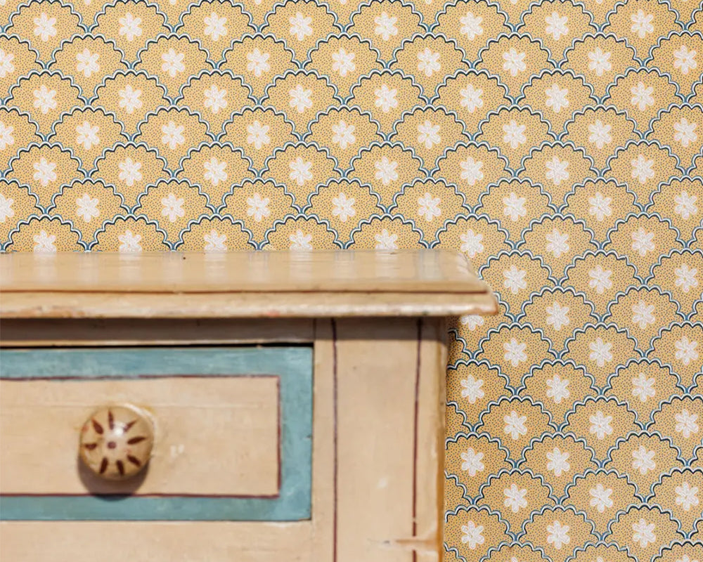 Barneby Gates Daisy Scallops Wallpaper