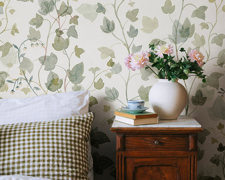 Sandberg Ivy Wallpaper in a bedroom
