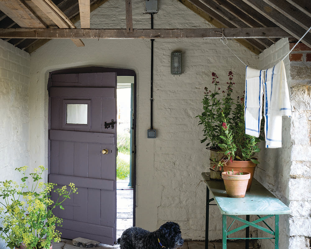 Brassica 271 paint by Farrow & Ball on the door of a country cottage