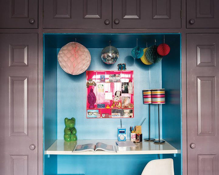 Brassica 271 paint by Farrow & Ball on the woodwork of cupboards