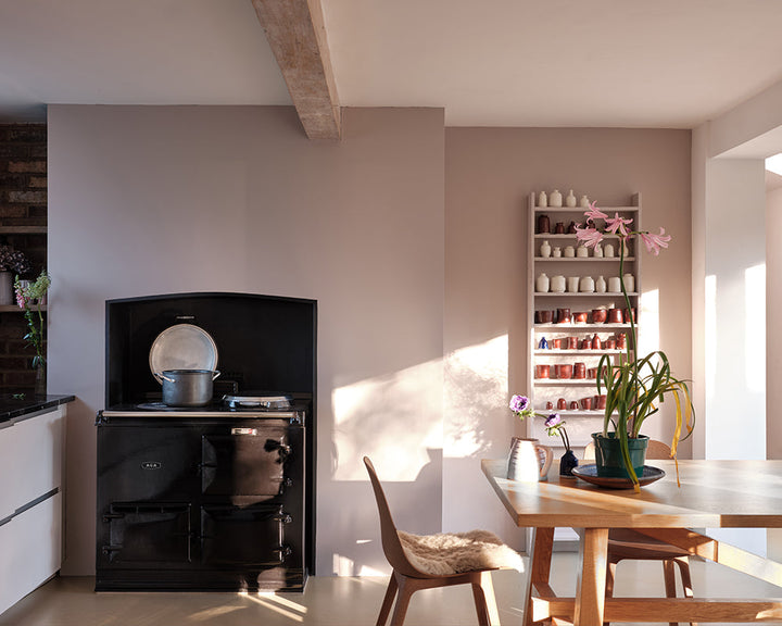 Peignoir 286 paint by Farrow & Ball on the walls in a kitchen