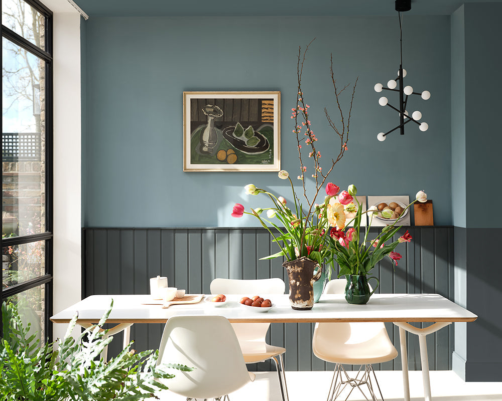 Hopper Head 305 paint by Farrow & Ball used on panelling in a dining room