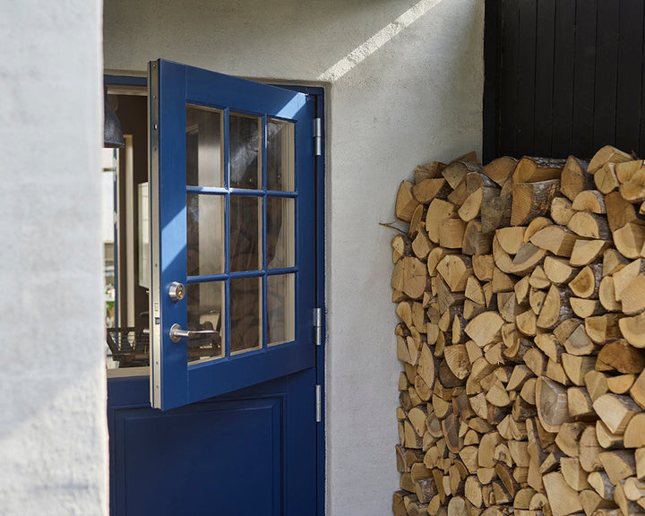 Serge 9919 paint by Farrow & Ball on a front door