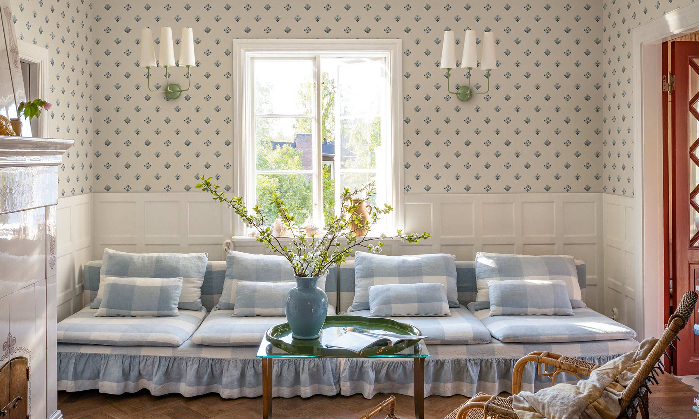 Sandberg Amy Wallpaper in a living room with a sofa, coffee table, and decorative elements.