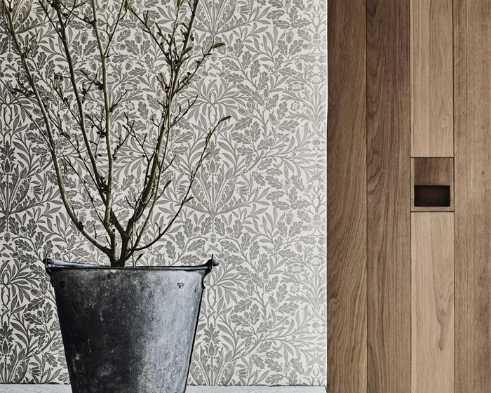 Morris & Co Pure Acorn Ivory/Pearl 216044 Wallpaper