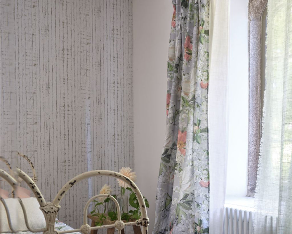 Designers Guild Shiwa Wallpaper in a home