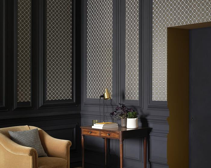 Paint & Paper Library Quatrefoil Squid Ink Wallpaper