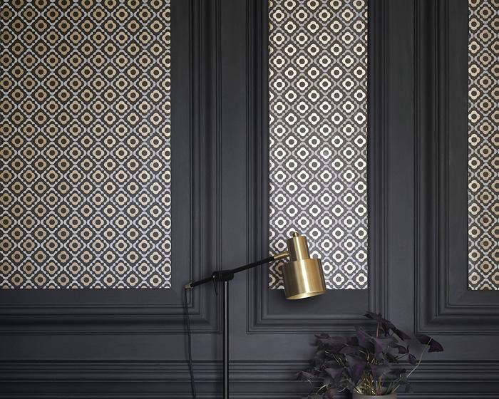 Paint & Paper Library Quatrefoil Squid Ink Wallpaper