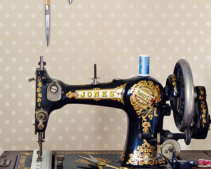 Cole & Son Victorian Star 100/7037 Wallpaper