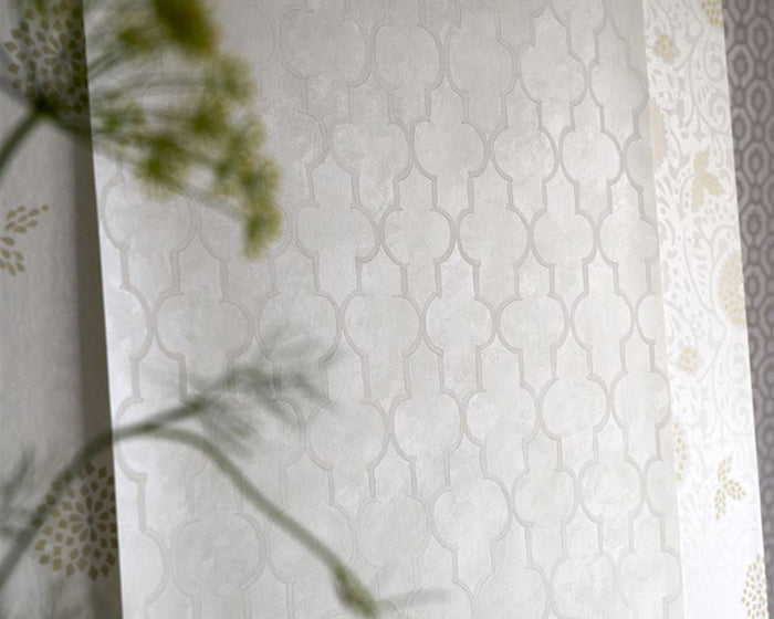 Designers Guild Pergola Trellis - Oyster Wallpaper in Room