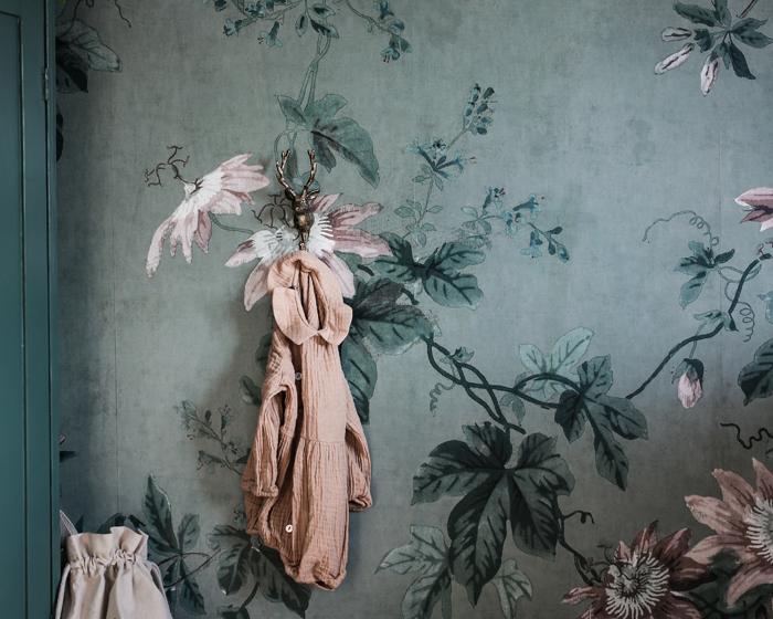 Sandberg Faded Passion Green 623-26 Wallpaper