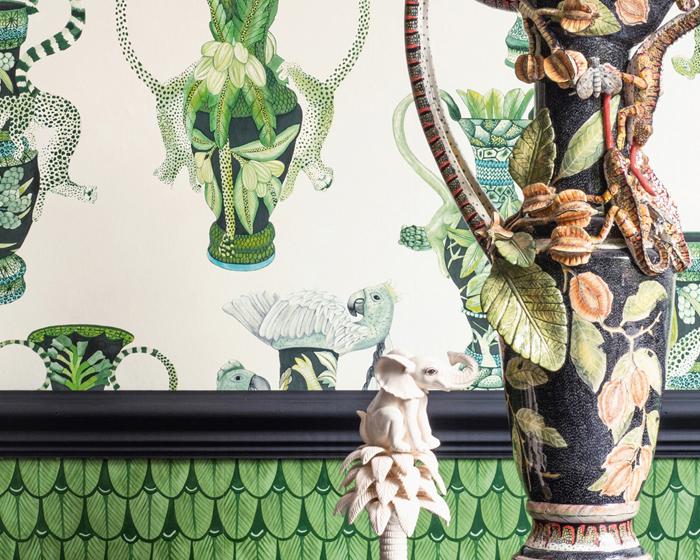 Cole & Son Khulu Vases 109/12056 Wallpaper