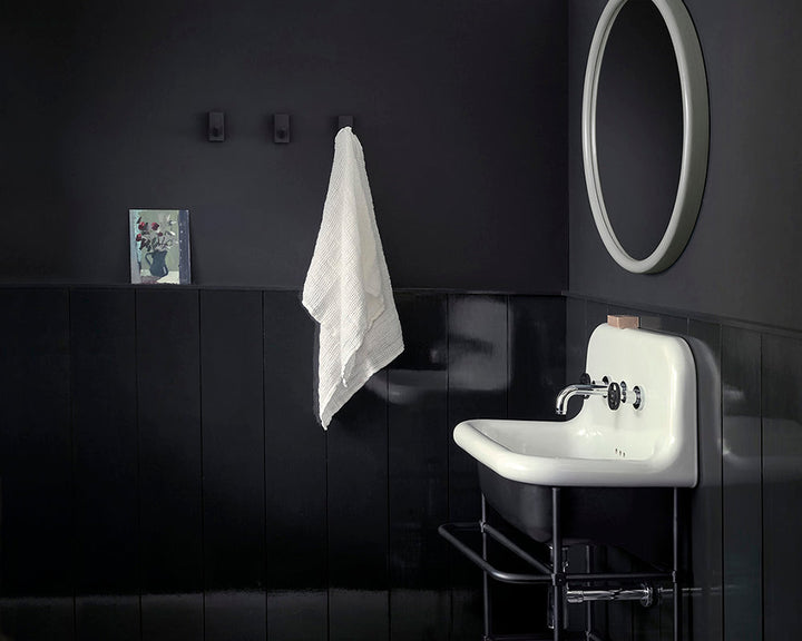 Paint & Paper Library New Black paint in a bathroom