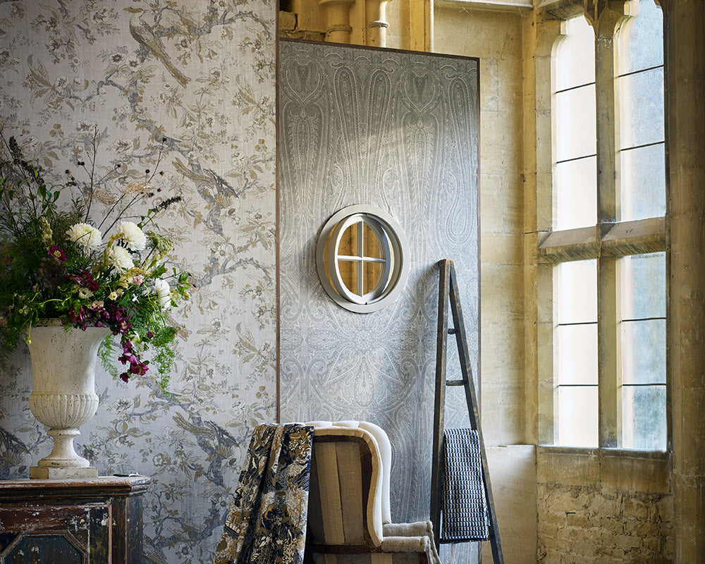 Zoffany Chintz Lustre Wallpaper in a room