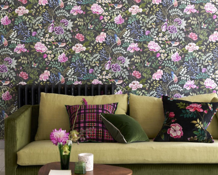 Designers Guild Porcelaine de Chine - Noir Wallpaper in Room